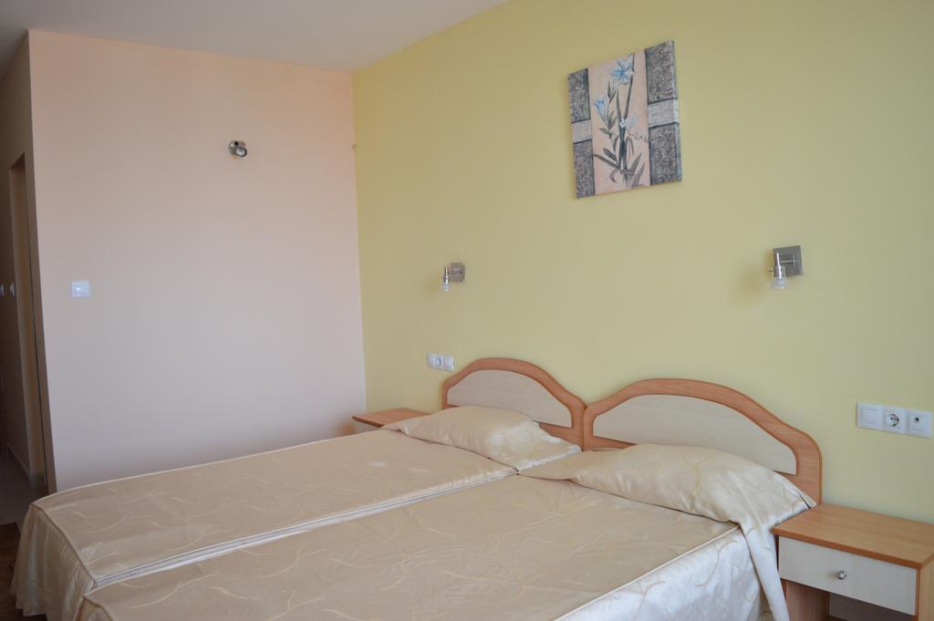 Family Hotel Coral Szozopol Szoba fotó