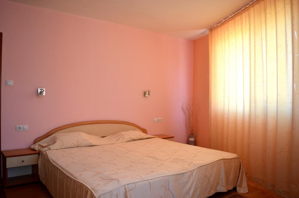 Family Hotel Coral Szozopol Szoba fotó